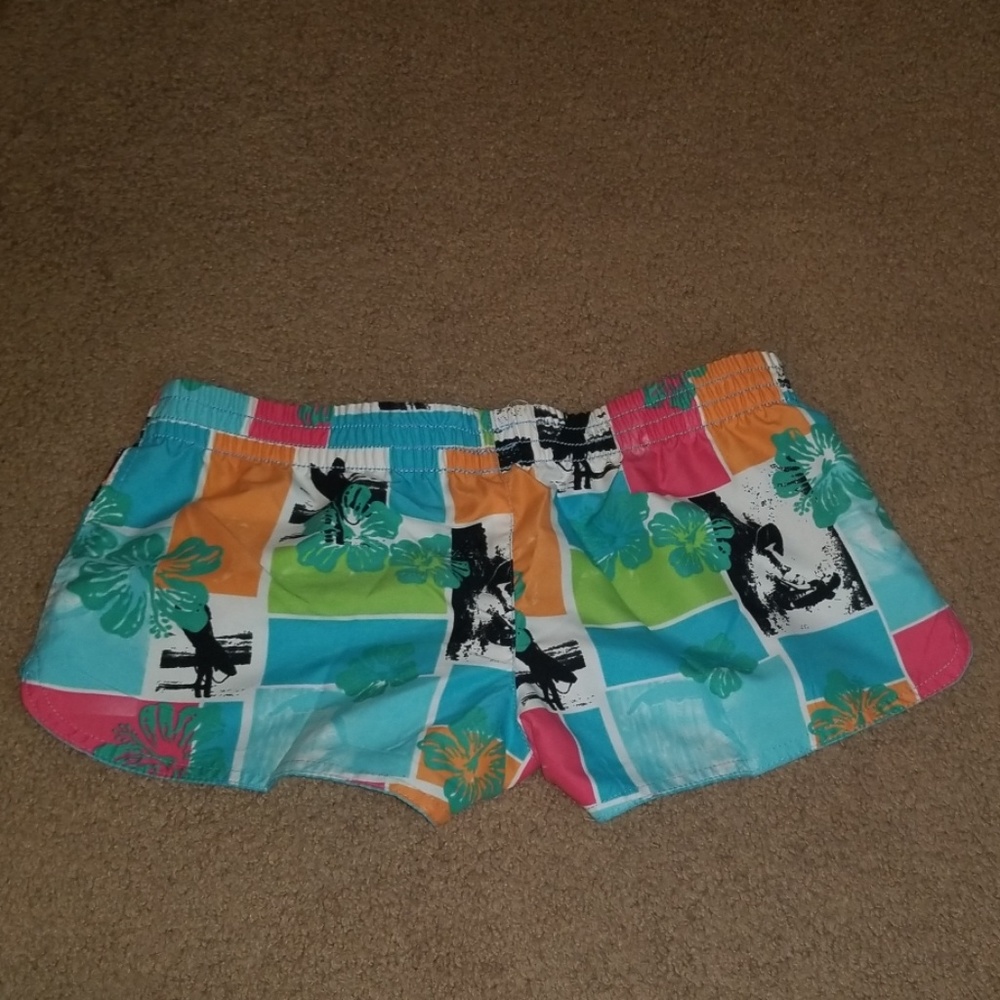 Reversible shorts ๐ค NWT - Picture 2 of 7